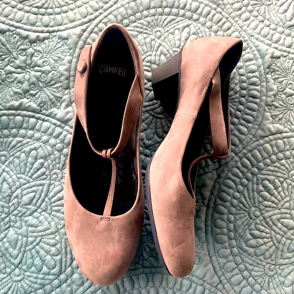 Beautiful CAMPER gray suede heels